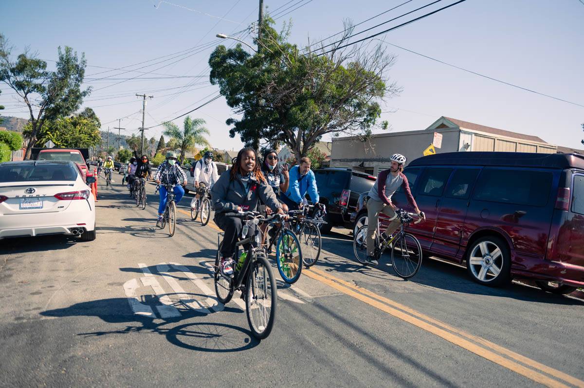 cyclists in the street at the beginning of their ride to the oakland shore